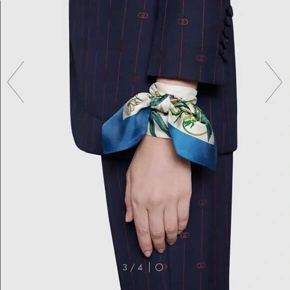 GUCCI x DISNEY Collab Mickey Neck Bow Scarf NIB - Picture 10 of 10